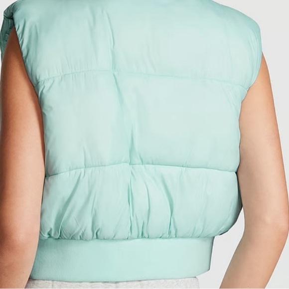 NWOT Victoria’s Secret Pink Logo Crop Cropped
Puffer Vest Opal Size: M - Picture 5 of 6